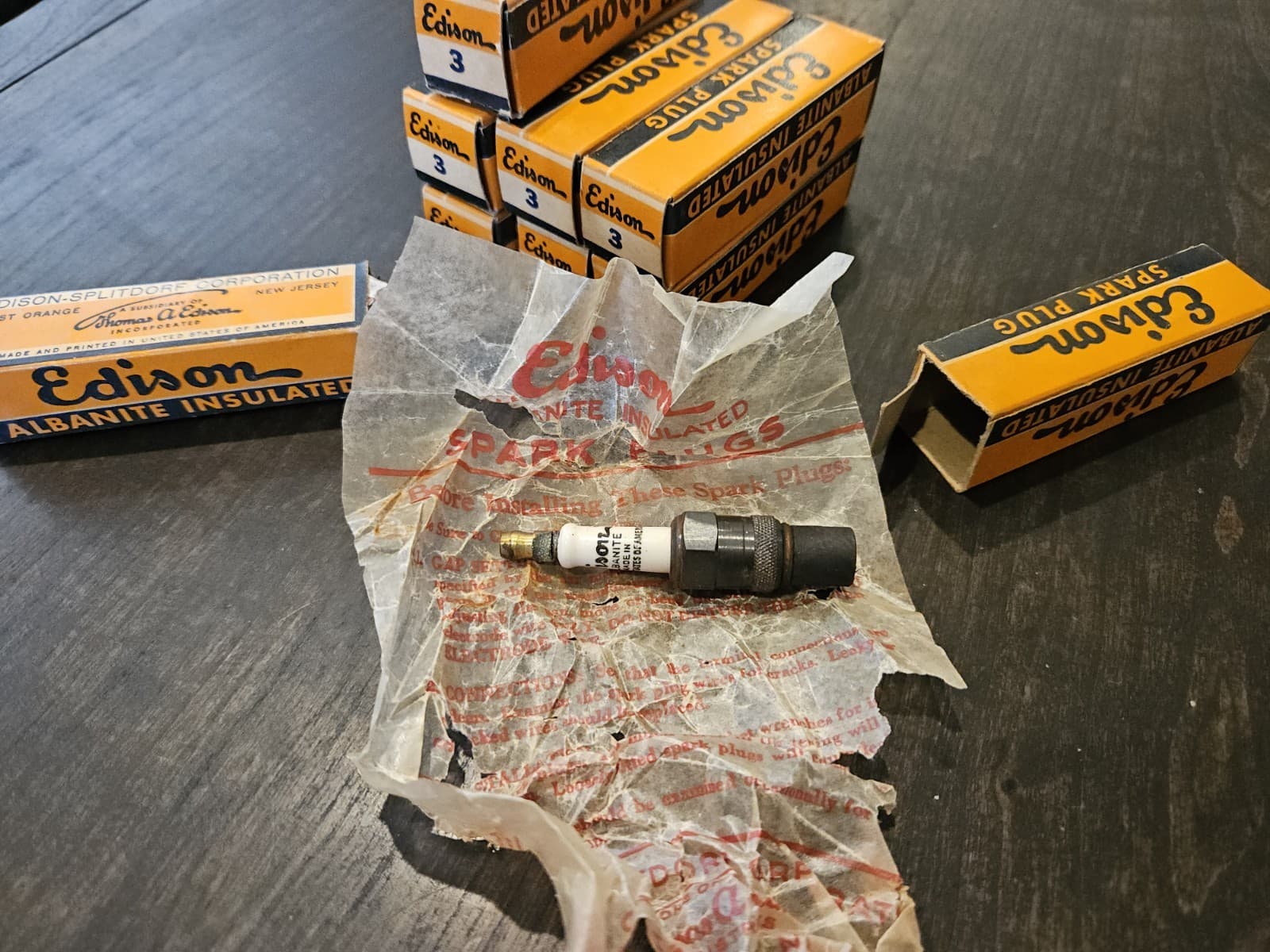 9 VINTAGE EDISON ALBANITE INSULATED #3 SPARK PULGS 5