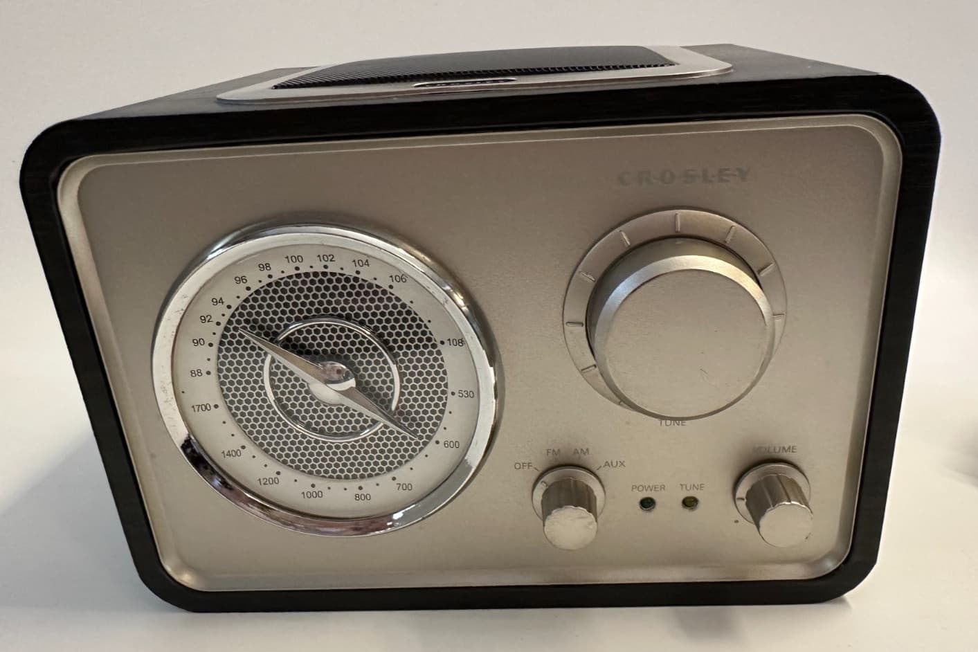 Crosley retro AM/FM/AUX radio w/antennae &tuning dial-model #CR3003A READ FLAWS 2