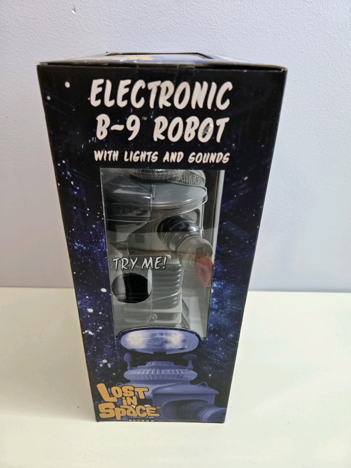 Diamond Select Toys Lost In Space Electronic Lights & Sounds B9 Robot Figure 5