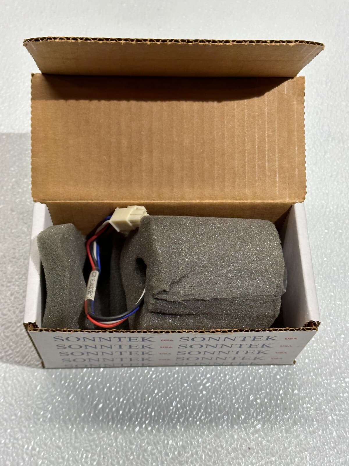 Sonntek PN: L-295 Deuterium Lamp Ultraviolet UV Light 3