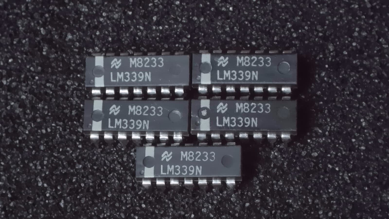 Quantity 5 - National Semiconductor LM339N Quad Analog Comparator DIP14 - New