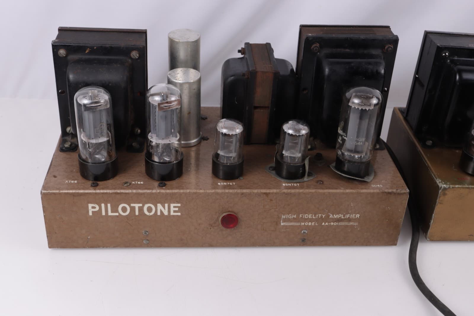Pair of  Pilot Pilotone AA-901 Mono Bloc Power Amplifiers 2
