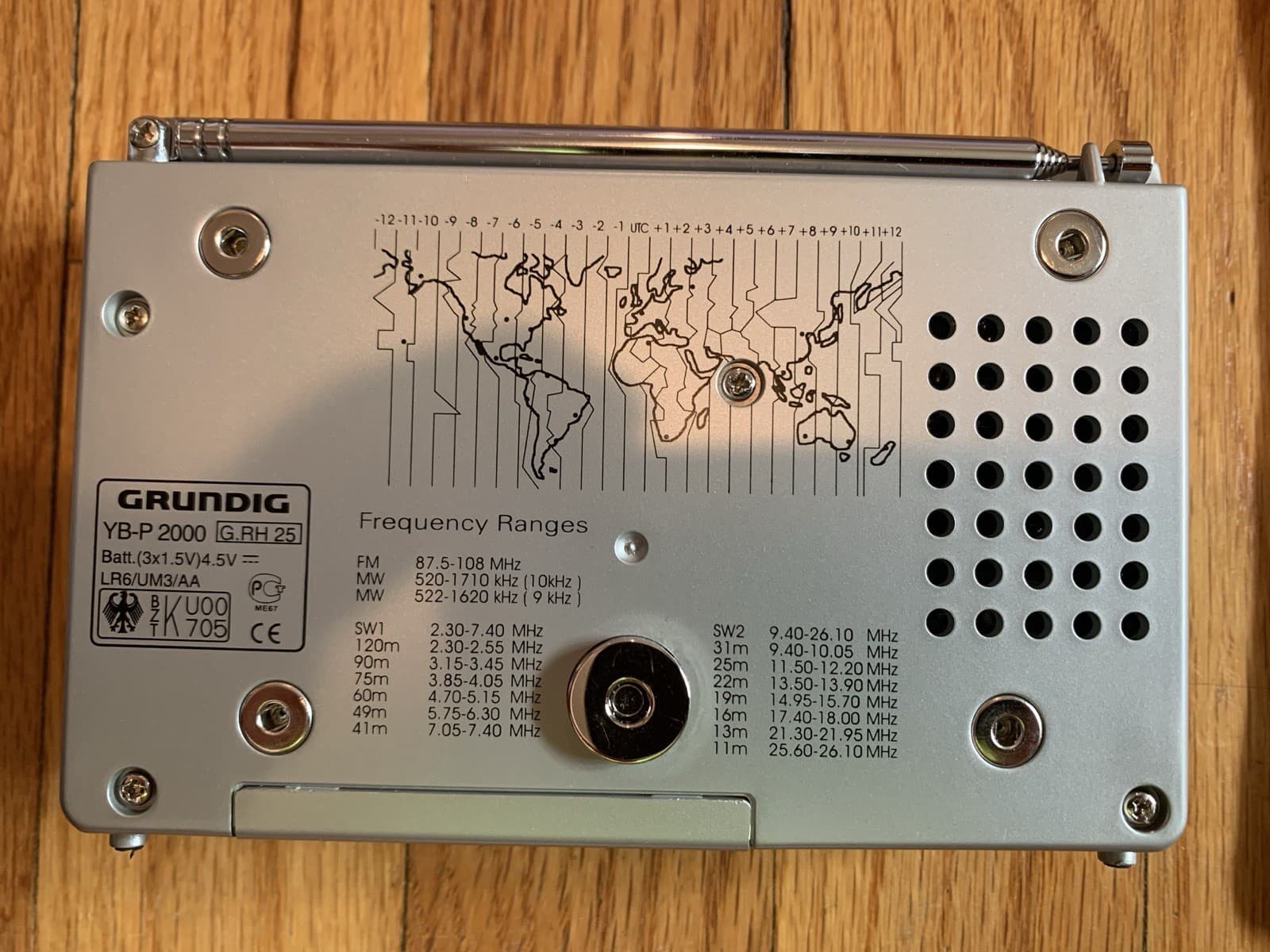 Grundig YB-P 2000 Portable Short Wave & AM/FM Radio by F.A. Porsche (Tested) 6