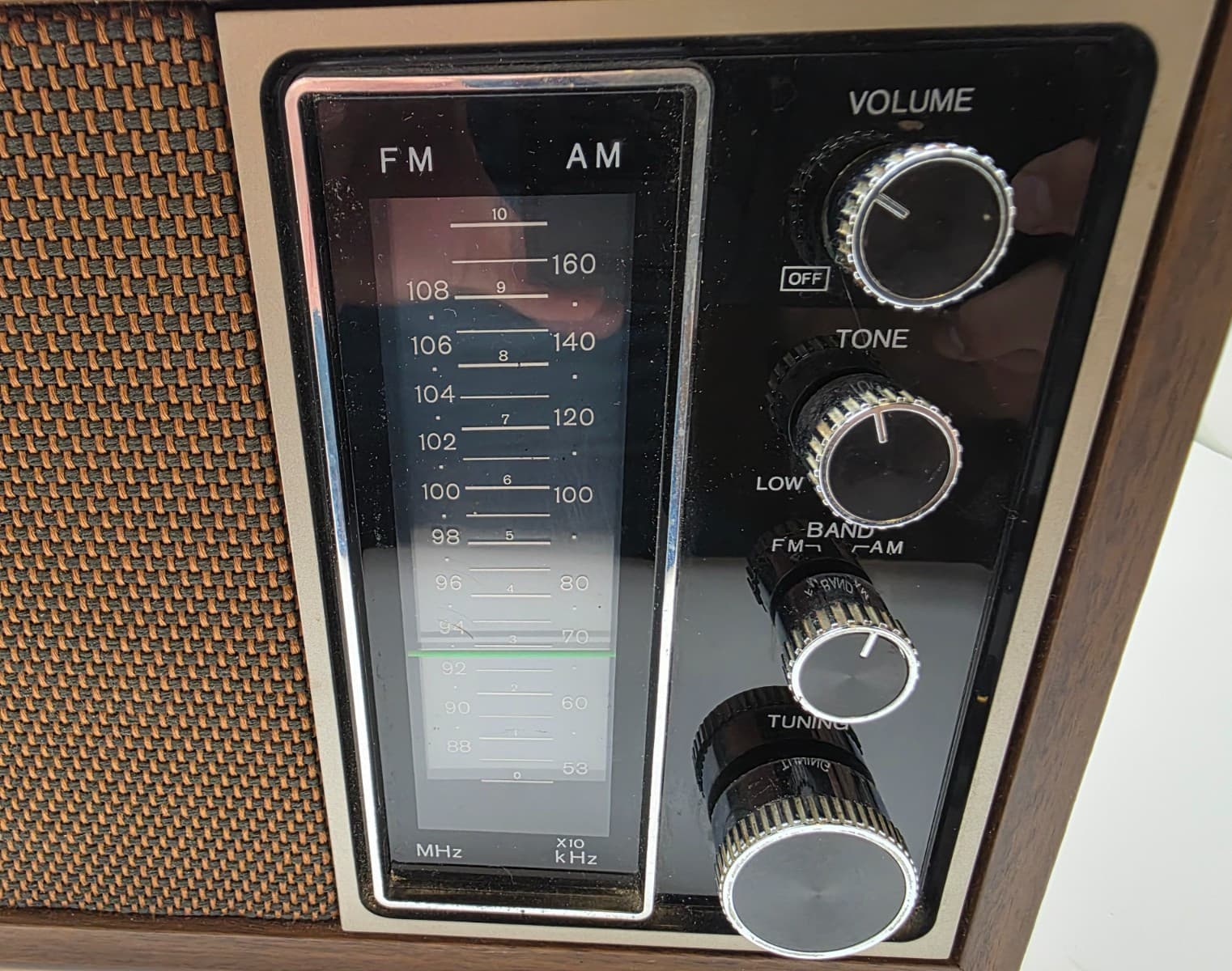 Vintage Sony TFM-9440W 2 Band Radio Wood Grain Korea (Tested, See Video) 2