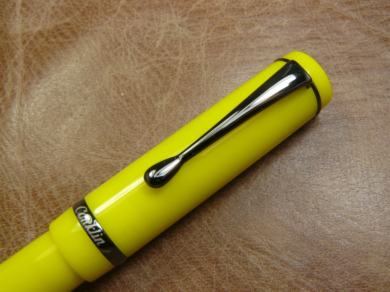 CONKLIN DURAGRAPH YELLOW HORNET LIMITED EDITION  FOUNTAIN PEN OMNIFLEX NIB 5