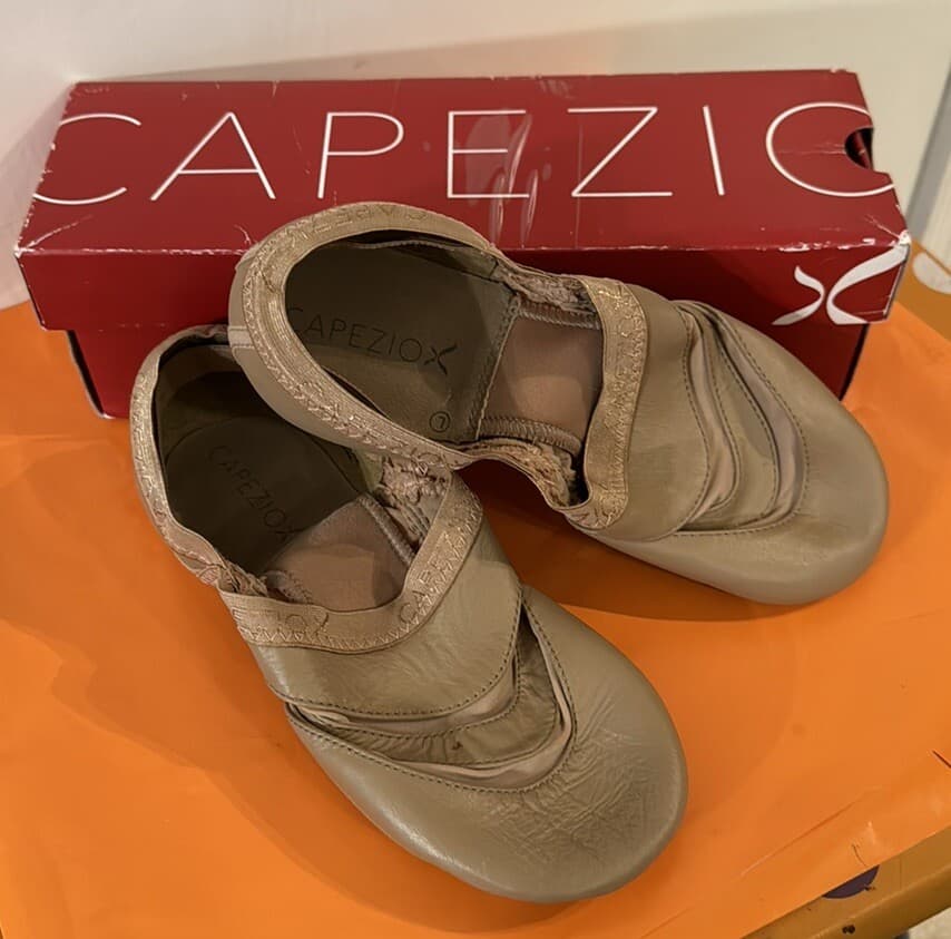 Capezio Freeform Nude Jazz Shoes Small Red Spot On Top Size 12.5 WIDE Orig $49