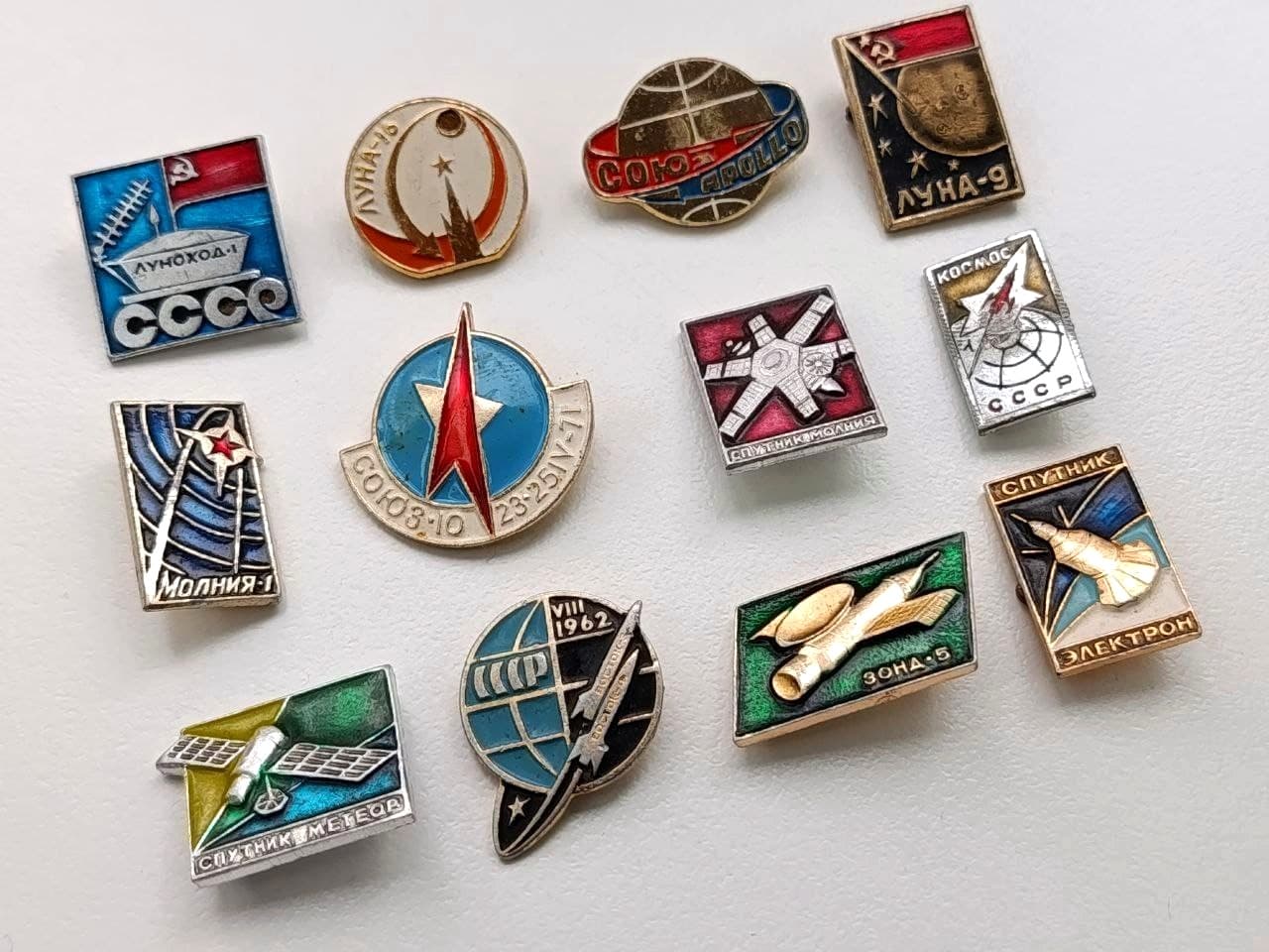 Soviet Russian Set 12 Badges Space Program USSR Soyuz-Apollo Spacecraft Sputniks 4