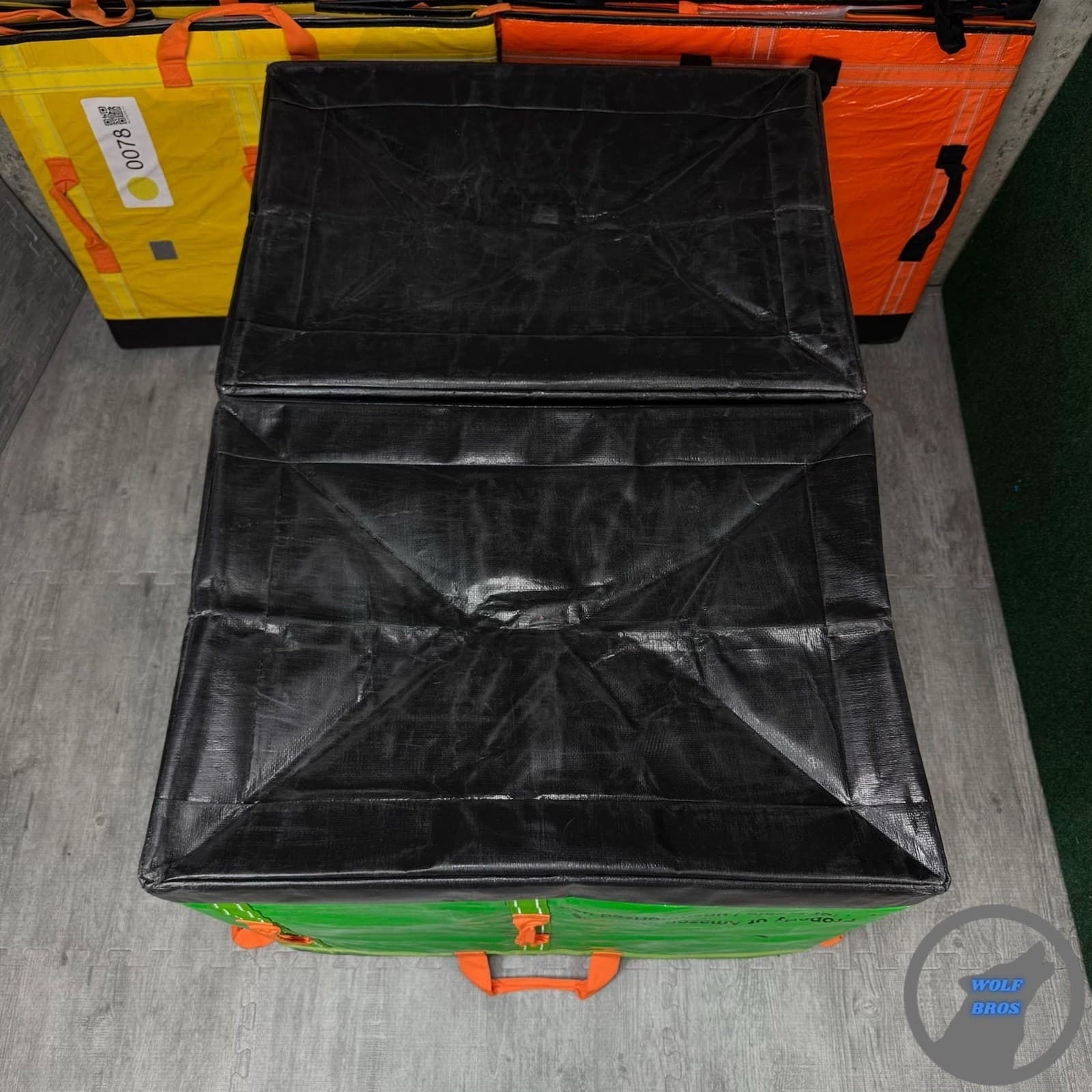 (2) AMAZON COURIER LARGE DELIVERY STORAGE BAGS 28x24x20 *2 TOTE LOTS* BUY BULK! 3