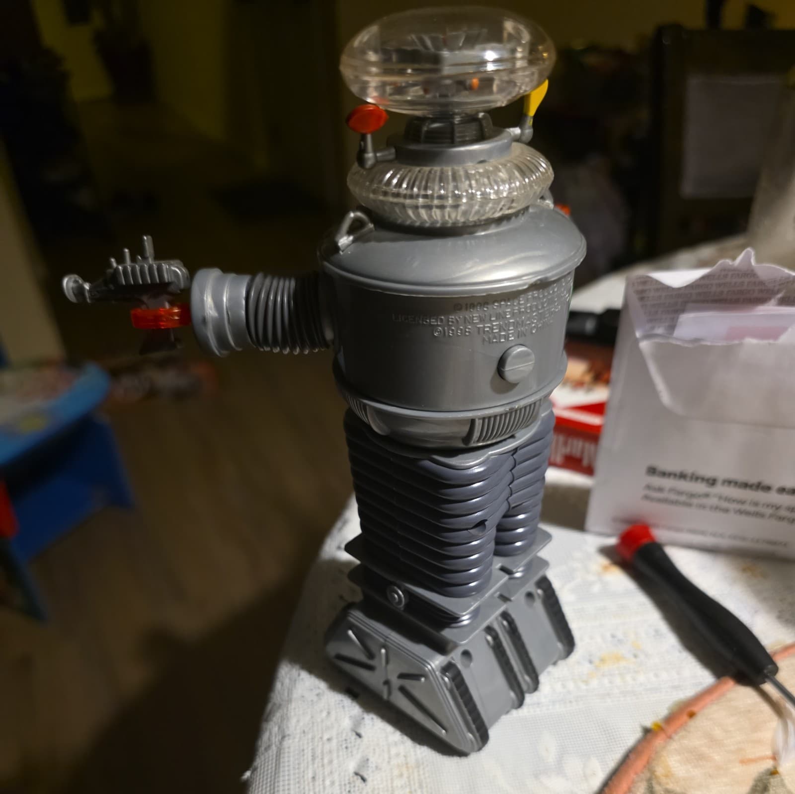 Robot Lost in Space VTG 1997 Trendmasters B9 works sounds and rolls Newline Toy  3