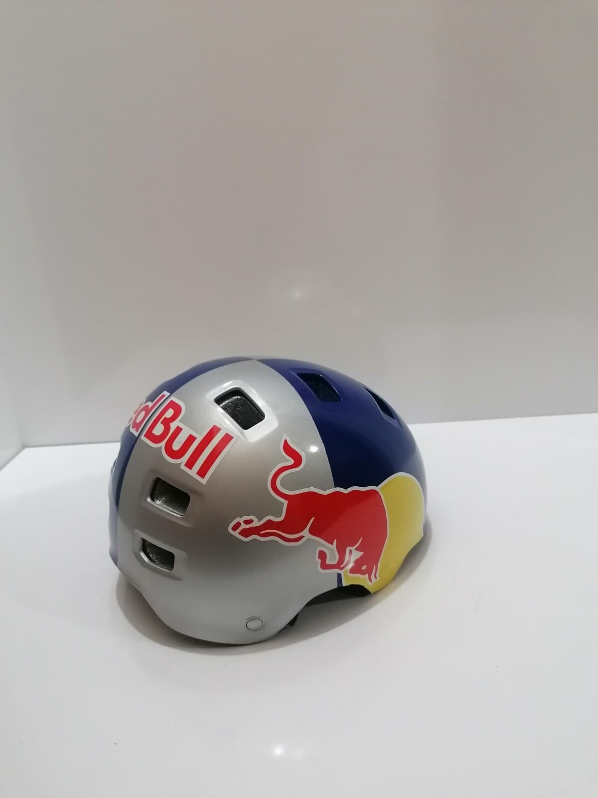 HANDMADE Redbull Helmet 6