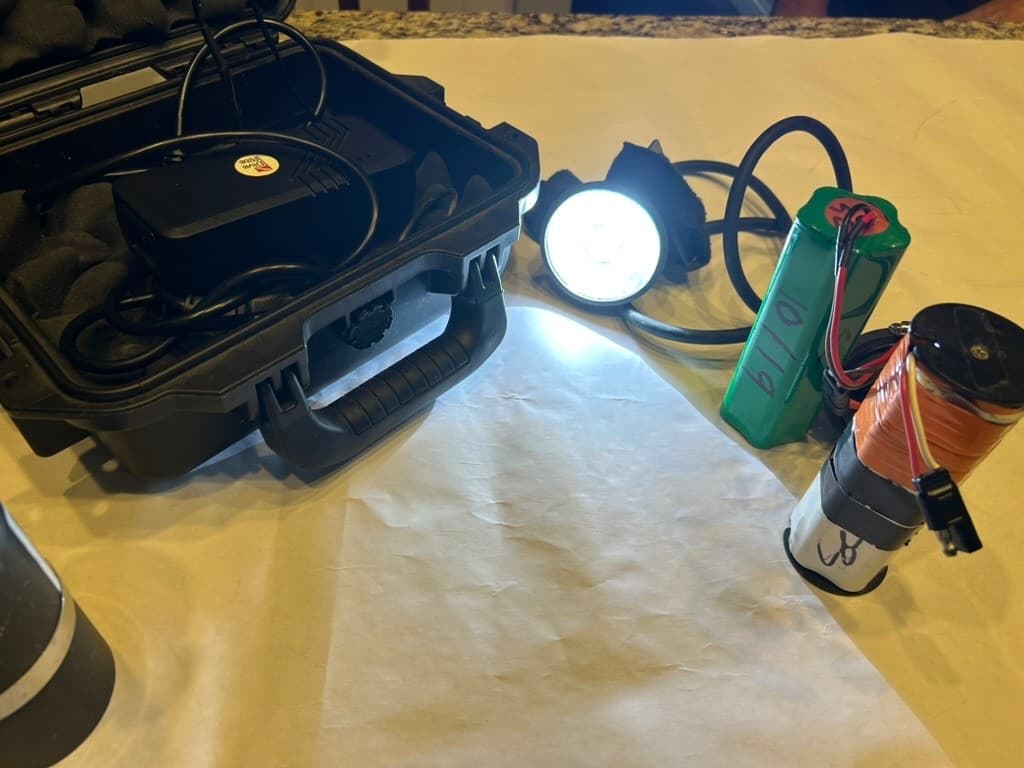 2 Dive Rite canister lights, 1 LX25 and 1 H-10, 3 batteries.   Used, selling as  5