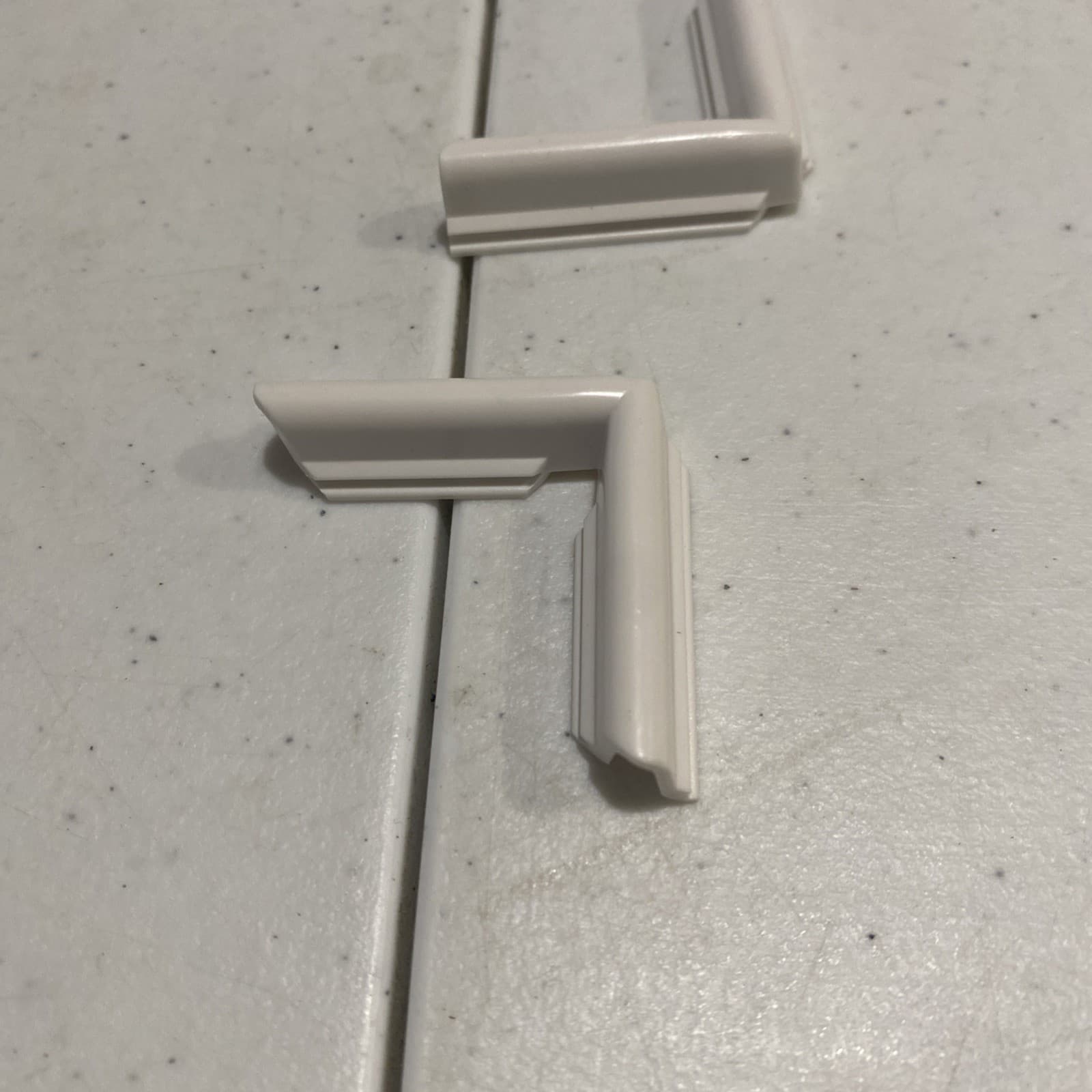 BUILD and BATTEN Corner Connector Hardware Unfinished Polystyrene  5