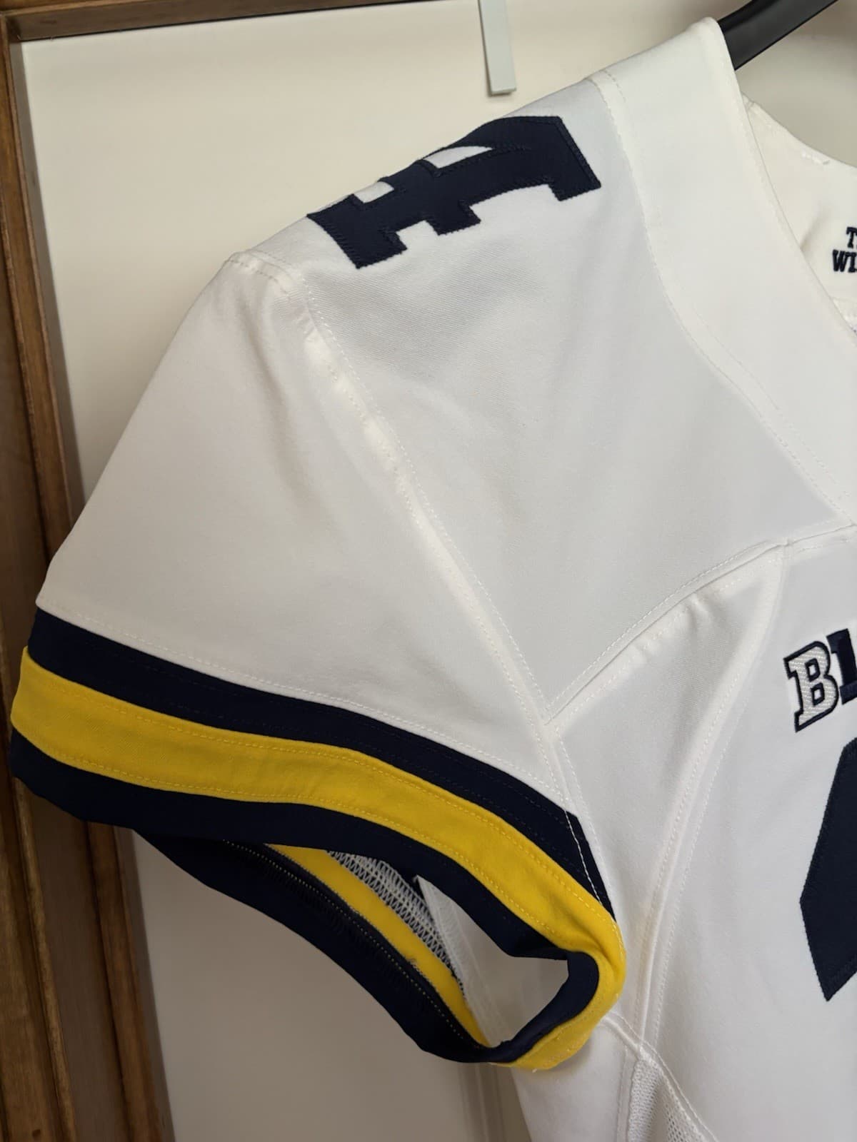 Michigan Wolverines Authentic Game Issued Used Jersey sz 40 rare QB cut. 3