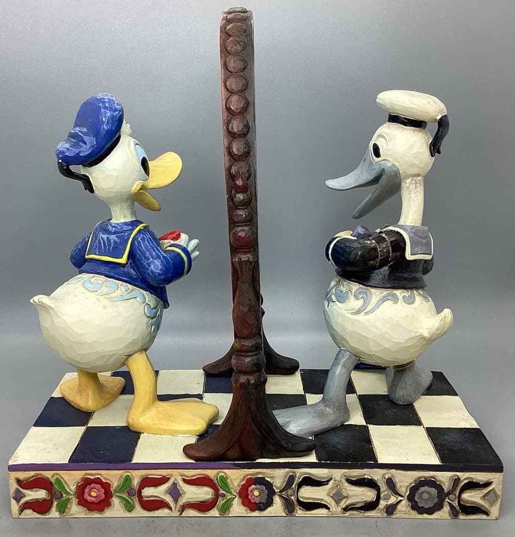 Jim Shore Disney Traditions Showcase Collection “Handsome As Ever” Donald Duck 4
