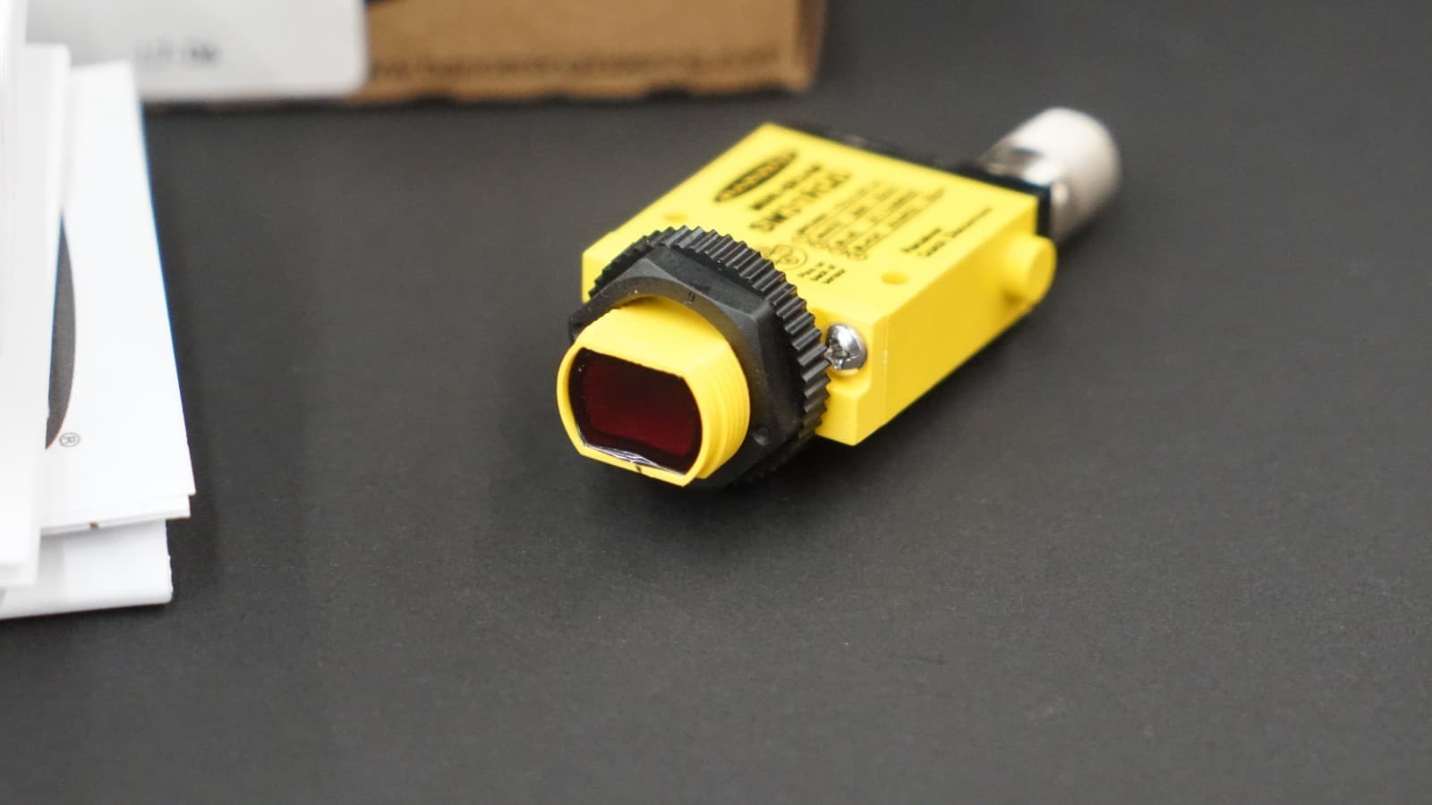 Banner Engineering SM31RQD Photoelectric Sensor, Mini-Beam Series, 10-30VDC 3