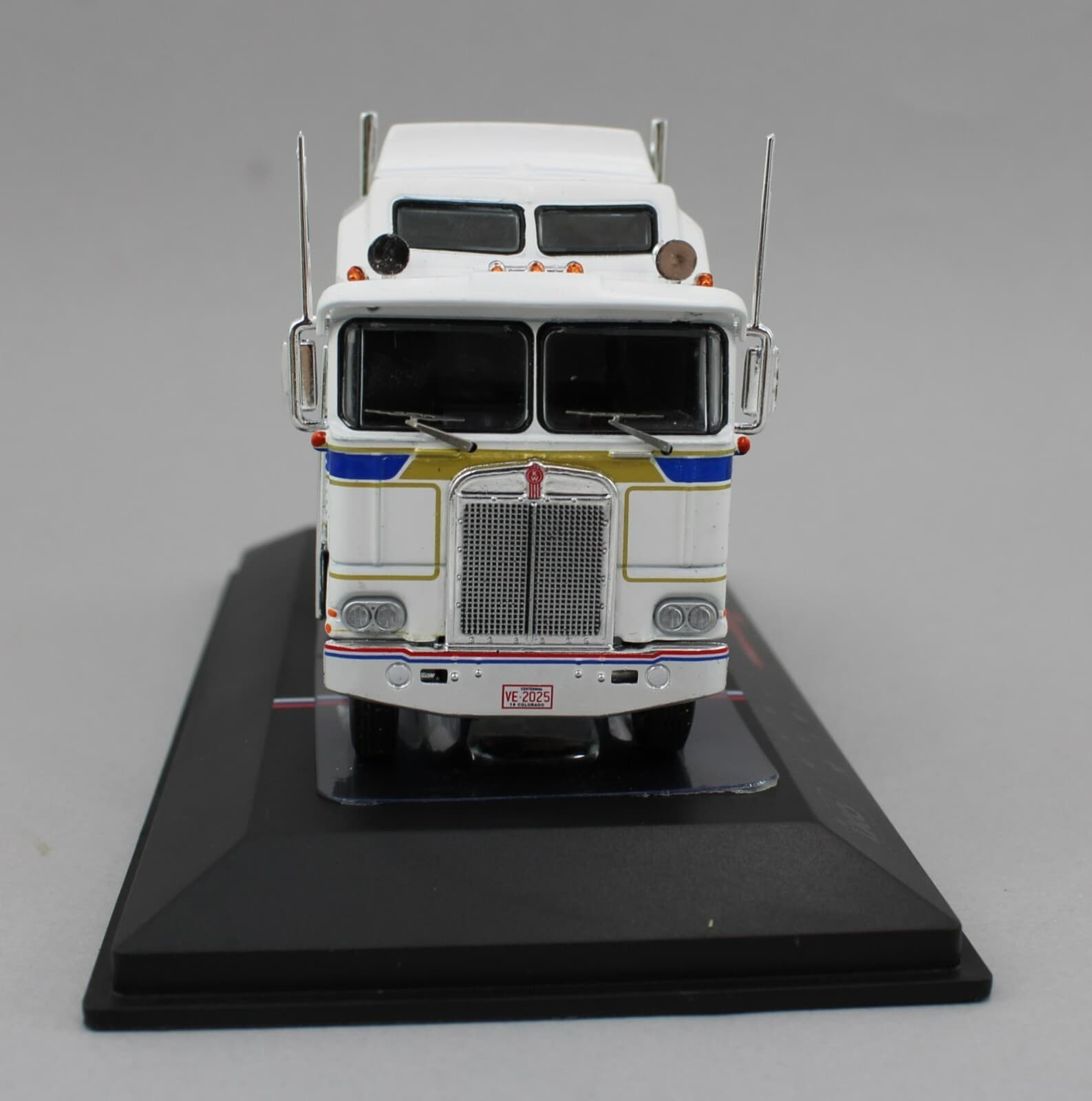 1:64 IXO Models *VIT200* Bicentennial 1976 Kenworth K100 Aerodyne COE Semi Truck 5