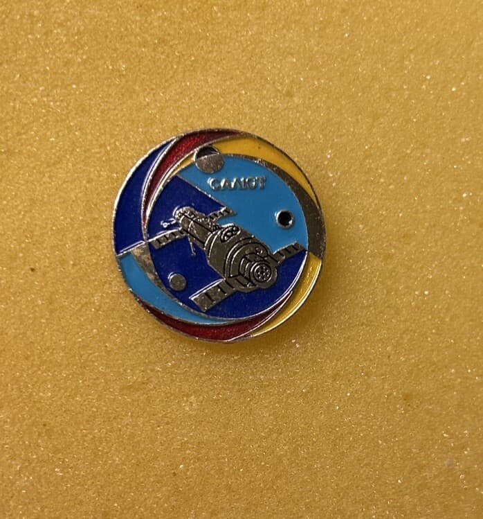 Vintage USSR Soviet Astronauts Space Cosmos Pin Badge “Salute” «Салют» 5