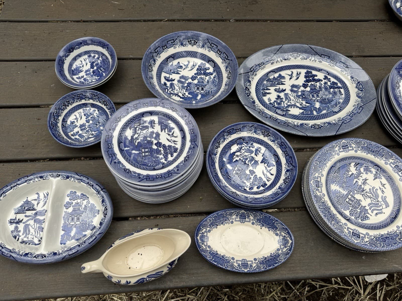 Vintage Blue Willow Dinnerware Set Huge Lot About 55lbs 2