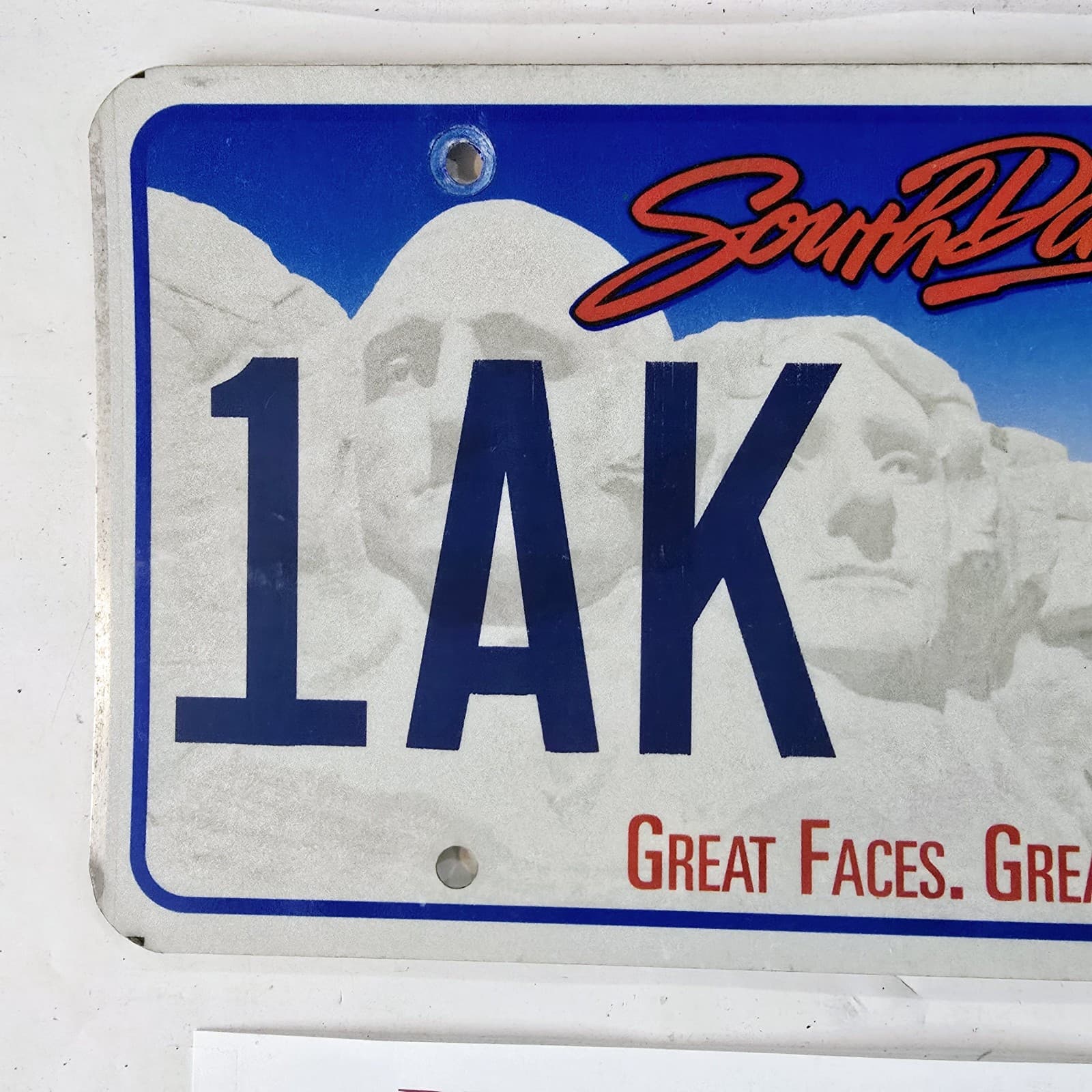 2012 SOUTH DAKOTA LICENSE PLATE 🔥FREE 📬🔥 1AK F76 ~ MT. RUSHMORE GRAPHIC TAG 2