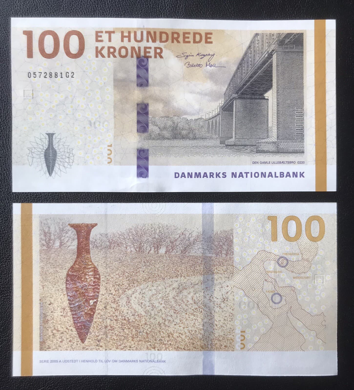 UNC Denmark 100 Kroner Banknote 2020 (2024) New Security Thread Issue