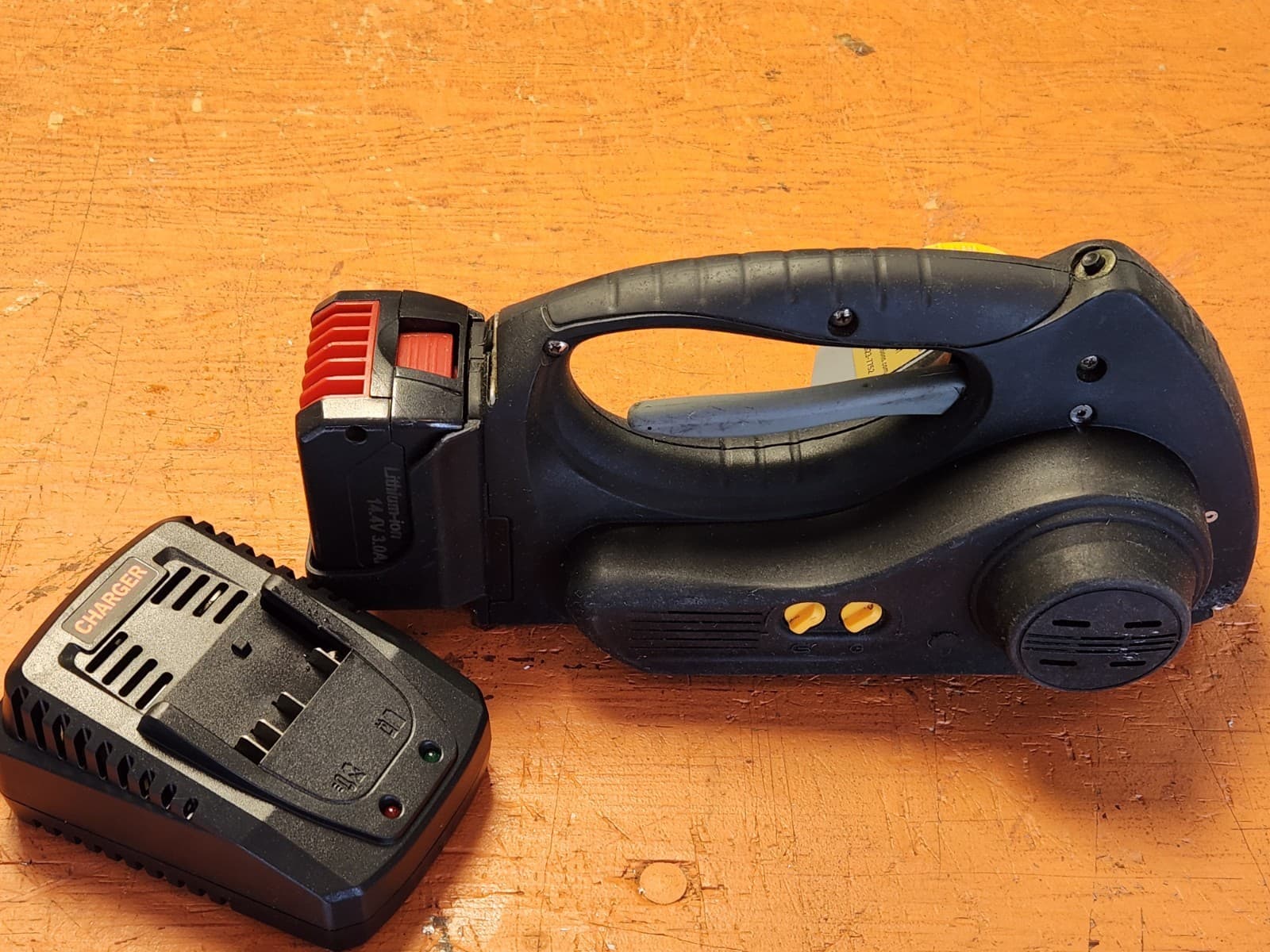 TRANSPAK Poly- Strapping Machine VT700L Battery powered, powers up and works?