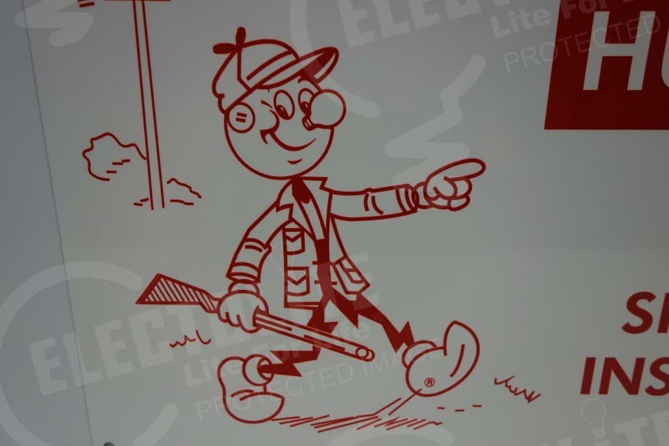 Reddy Kilowatt HUNTERS DON'T SHOOT! DIE CUT SIGN GREAT COLORS ELECTRICIAN GIFT 2