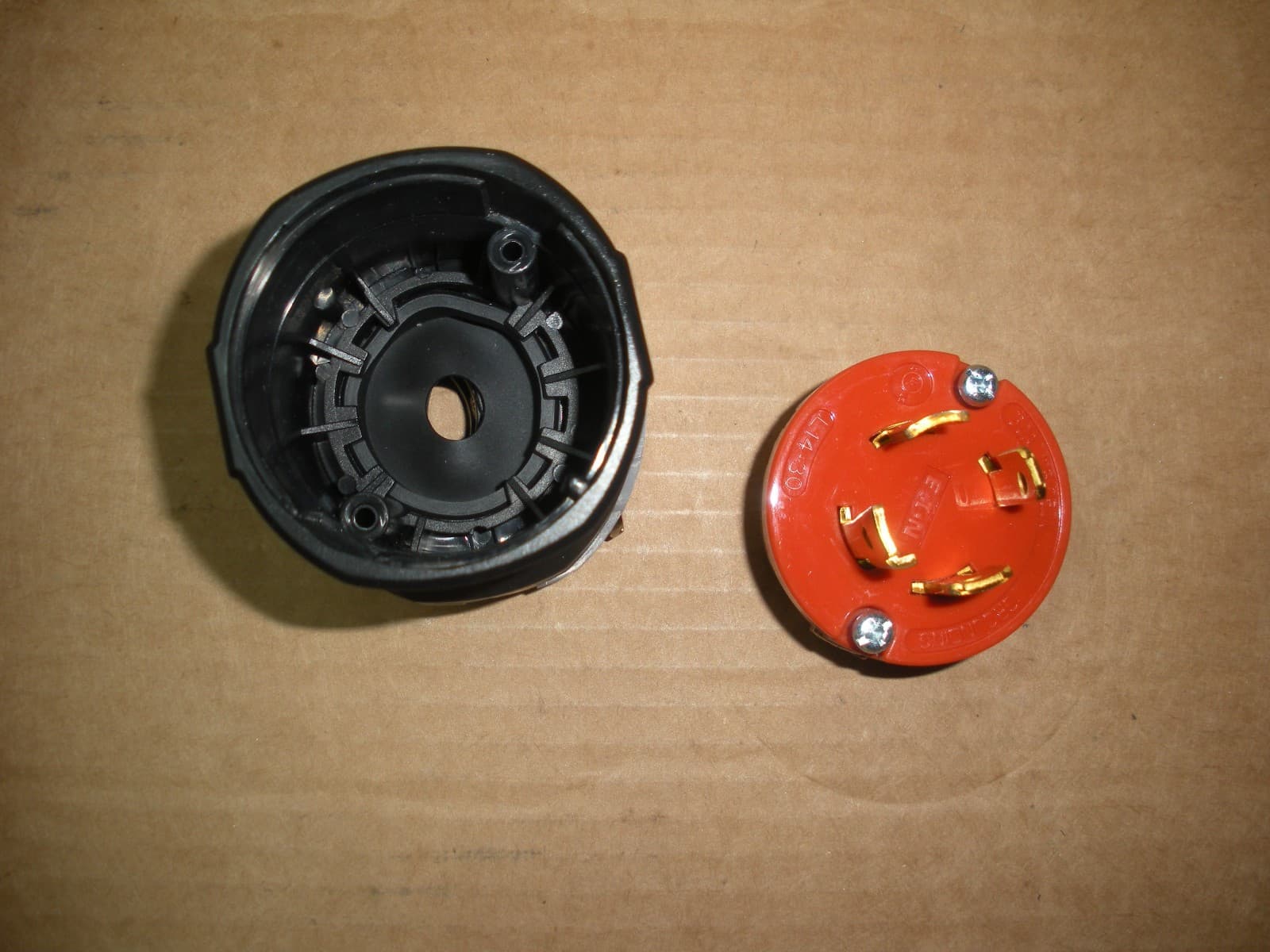 L14-30 30A 125/250 Eaton Arrow-Hart AHCL1430P cord cap twist lock 4 available 3