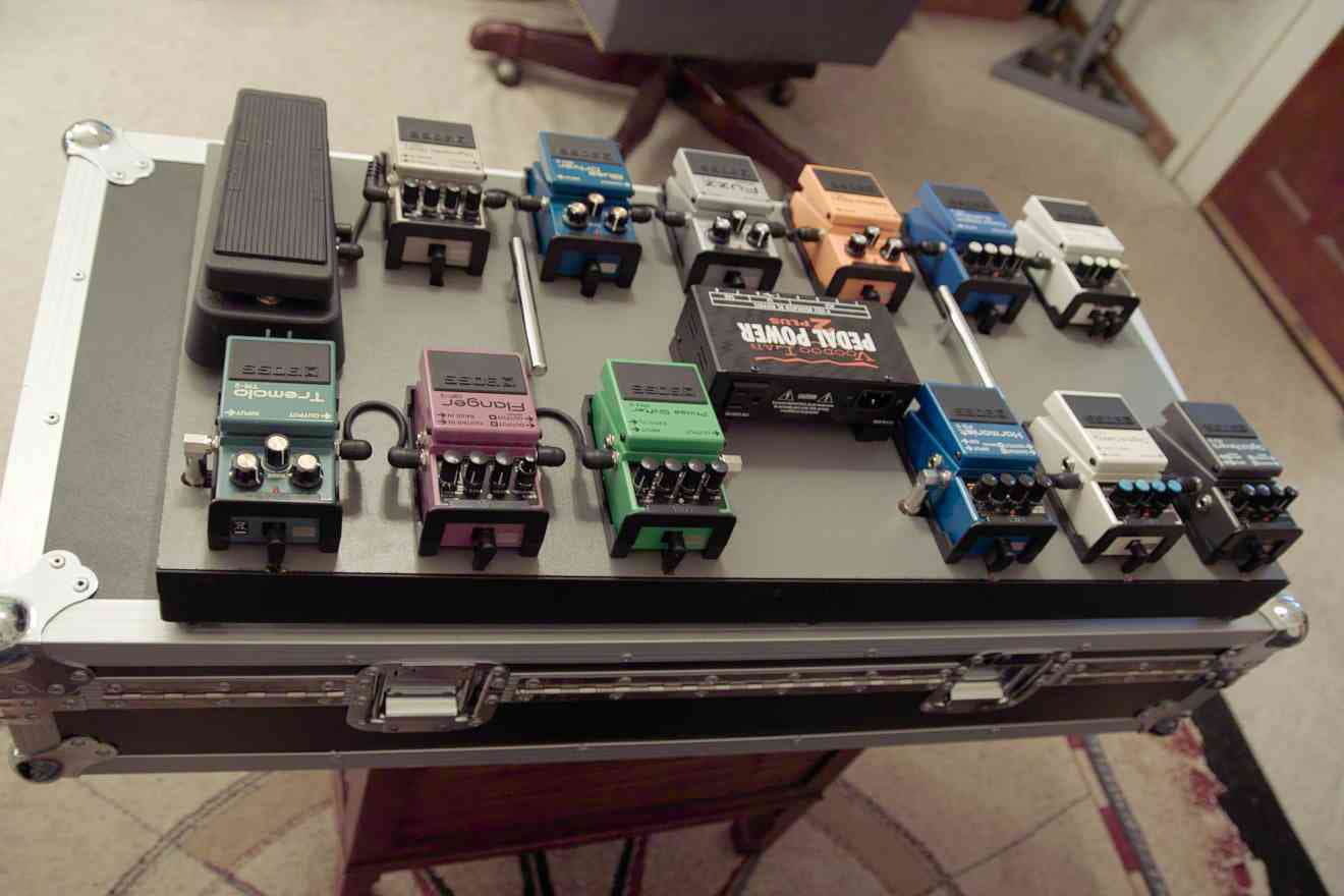 Pedalock -BOSS Effects Pedal Mounting Bracket - ! Fits Over 100 BOSS Pedals (BCP 2