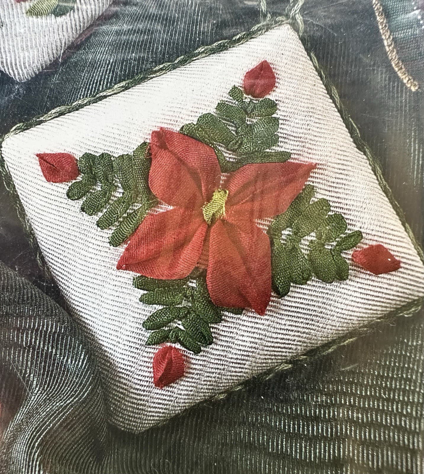 SILK Ribbon Embroidery Ornament Kit 83355 Quilters Christmas  Makes 3 - New 3