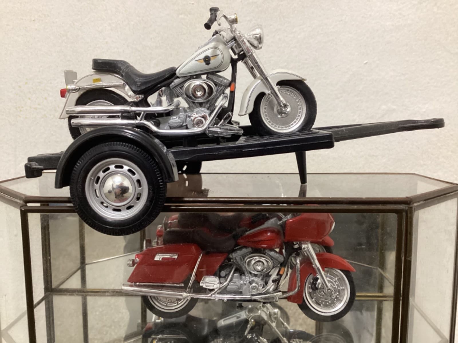 6 MAISTO HARLEY DAVIDSON 1:18 SCALE MOTORCYCLES ( Case NOT Included ) 6