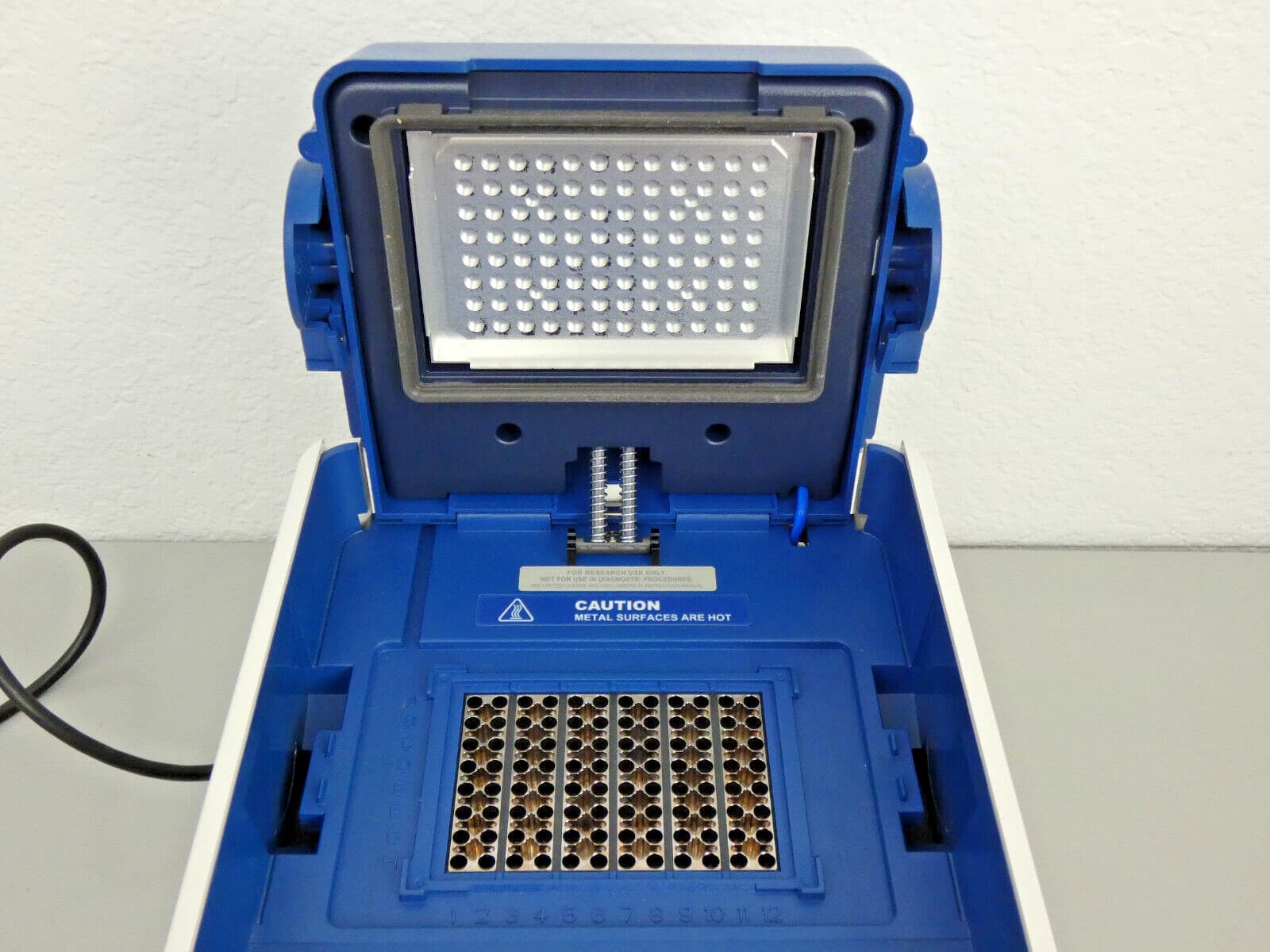 Applied Biosystems Veriti Thermal Cycler, 96-Well 3