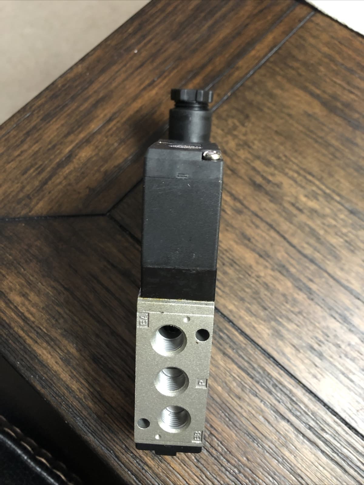 1PCS FOR SMC solenoid valve VFS1120-5DZ-01F 2