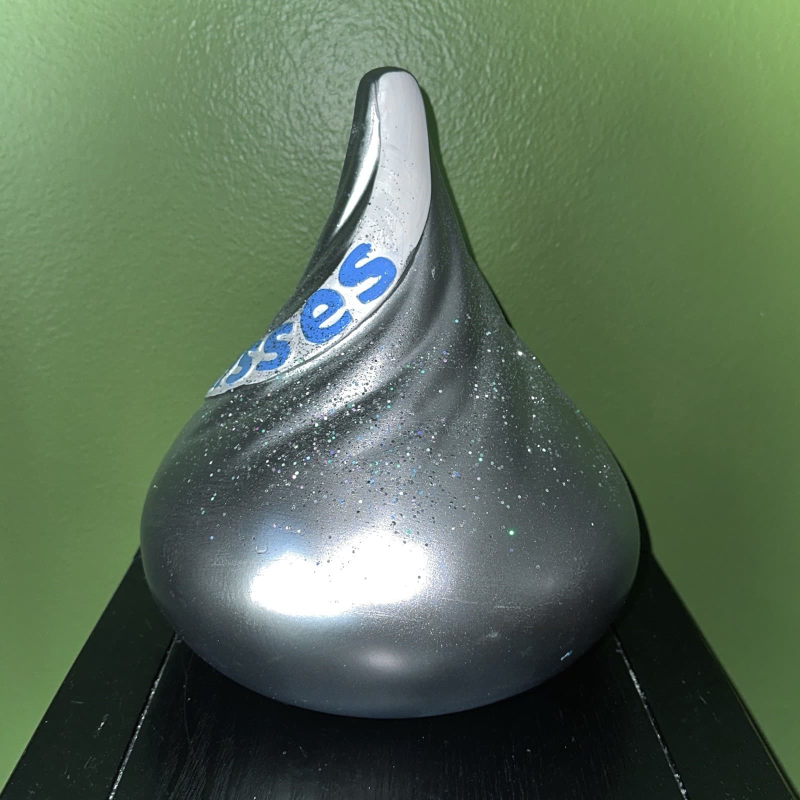 New HERSHEYS KISSES Silver 9” Tabletop Decor 5