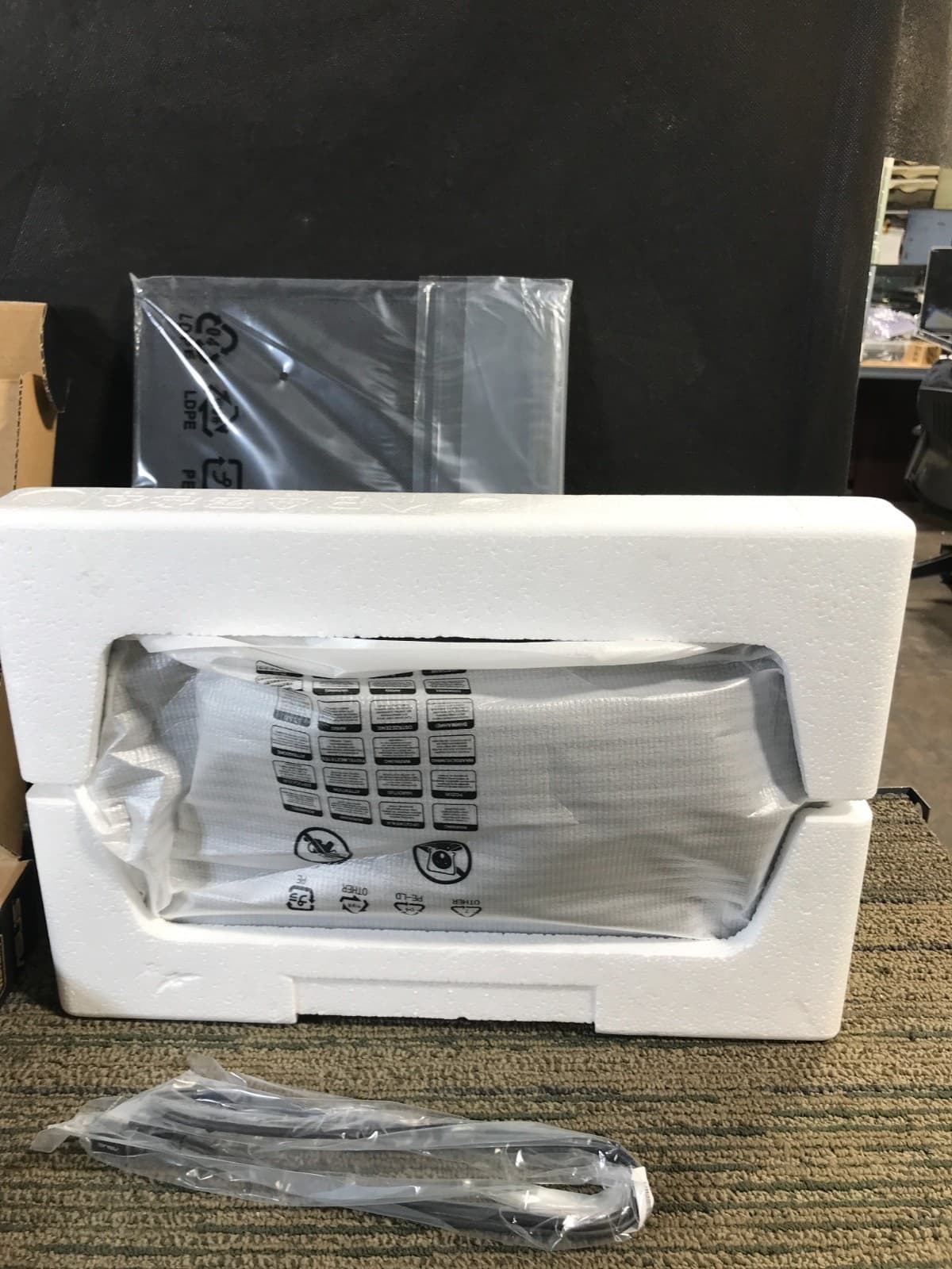 ASUS MB168B 15.6" WXGA 1366x768 USB Portable Monitor-NEW IN BOX 5