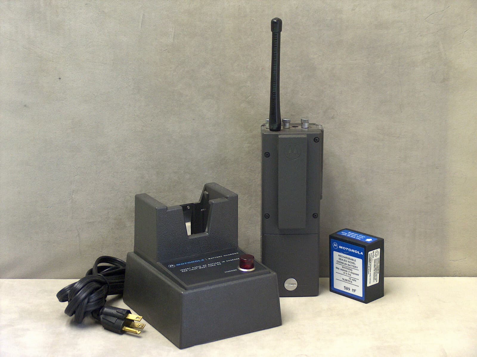 Motorola MT500 VHF Radio CSX - Chessie Transceiver w/Battery and Charger 2