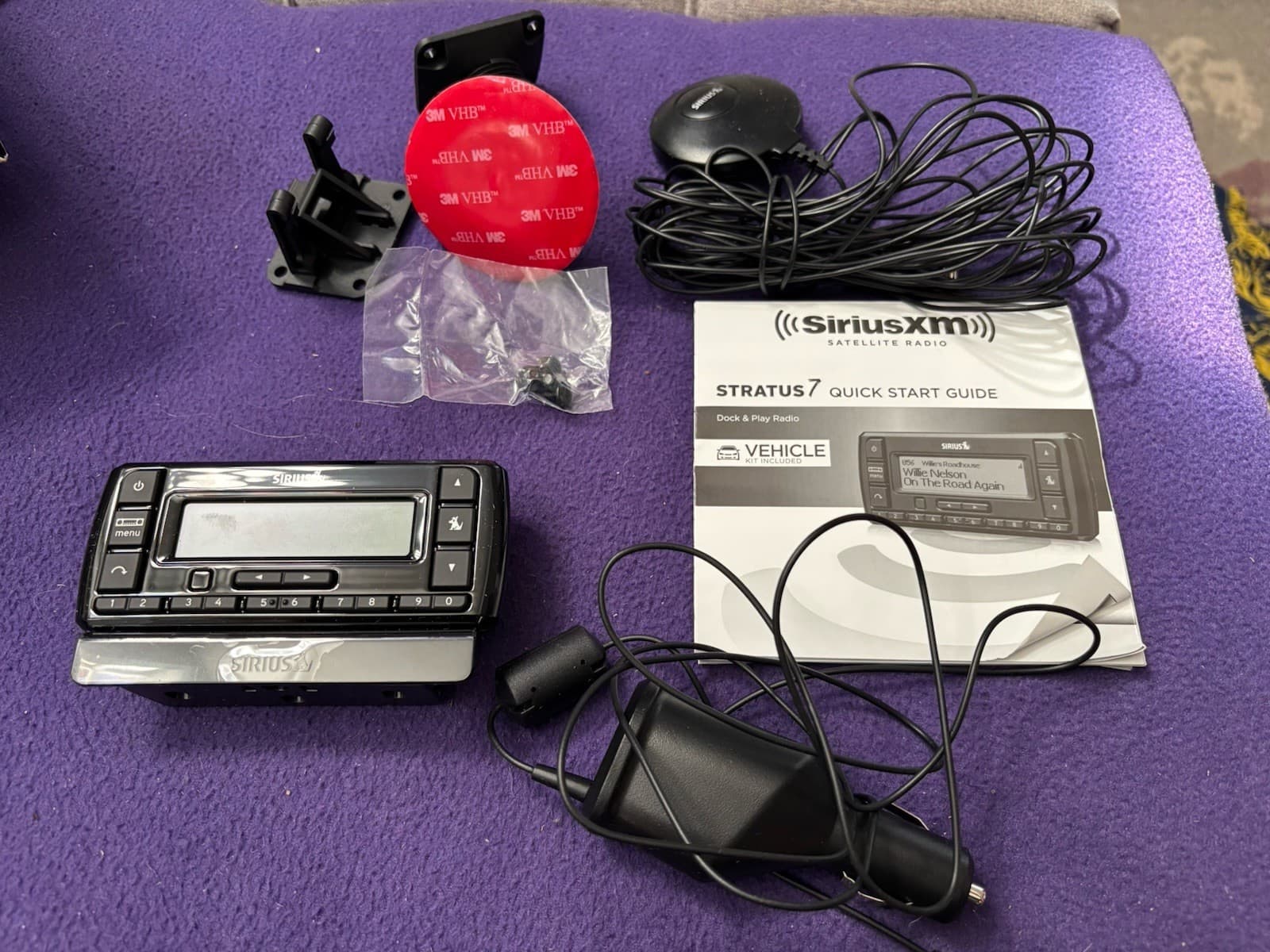 SiriusXM SSV7V1 Stratus 7 Satellite Doc and Play Radio Missing Aux Cord -Read