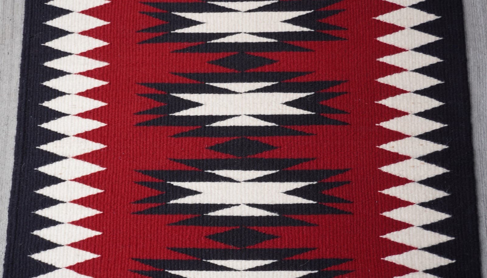 American Navajo Hand Woven Wool South West Vintage Rug 1'7" x 2'7"  Excellent 3