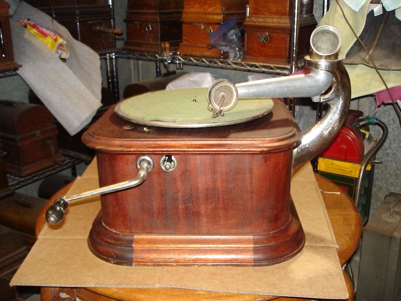 Columbia BD 'Majestic' Phonograph 2