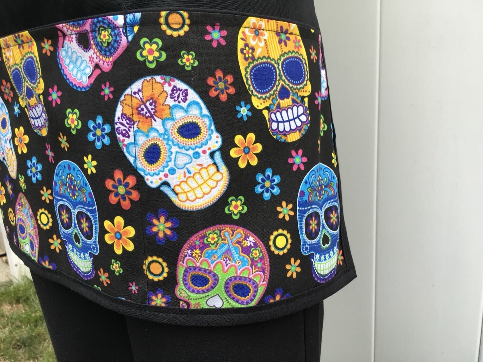 (Choose Print ) Skulls server waitress waist Half apron 3 pockets  restaurant 3