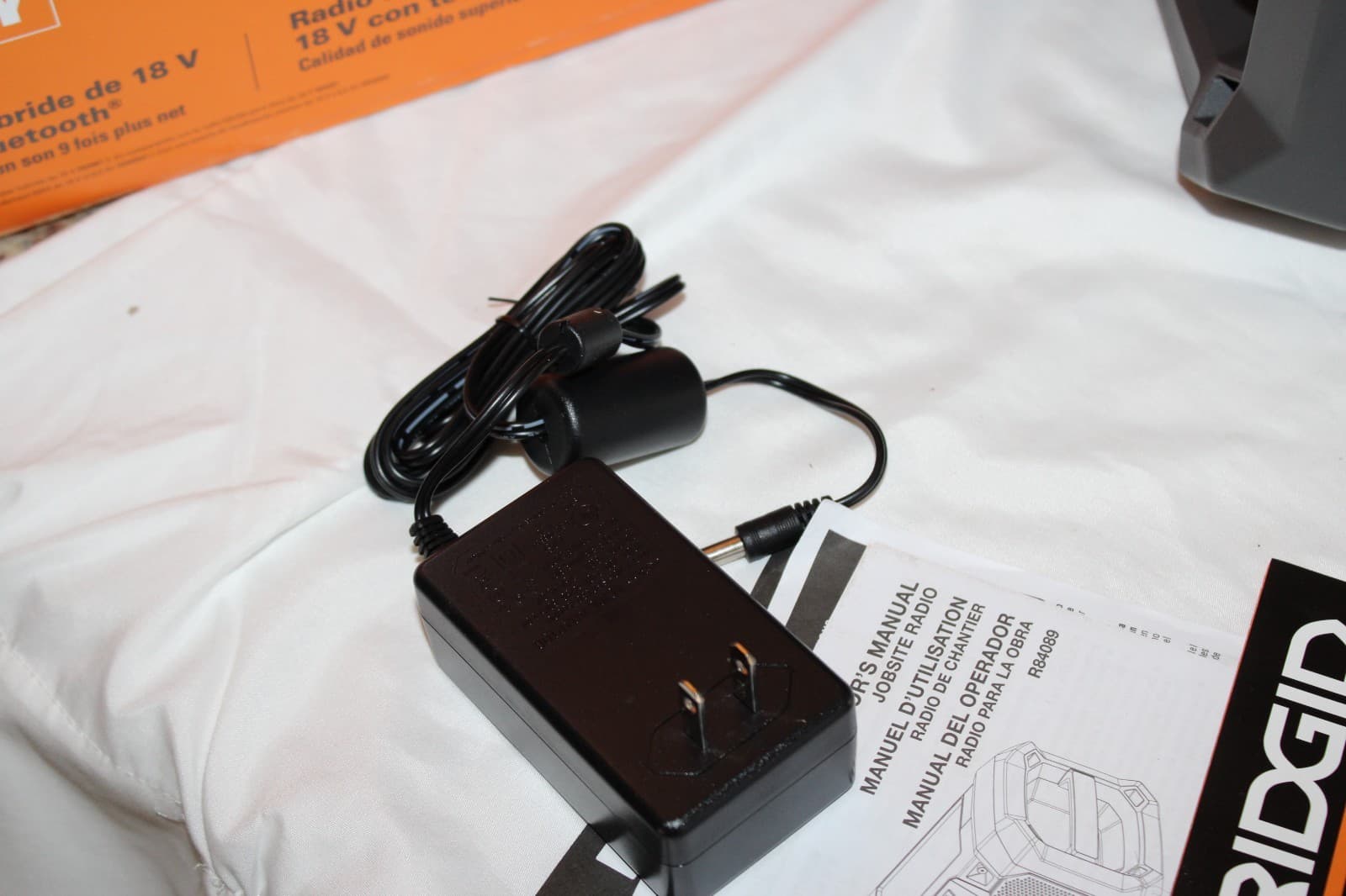 NEW RIDGID R84089B 18V Hybrid Jobsite Radio with Bluetooth Technology - Black 6