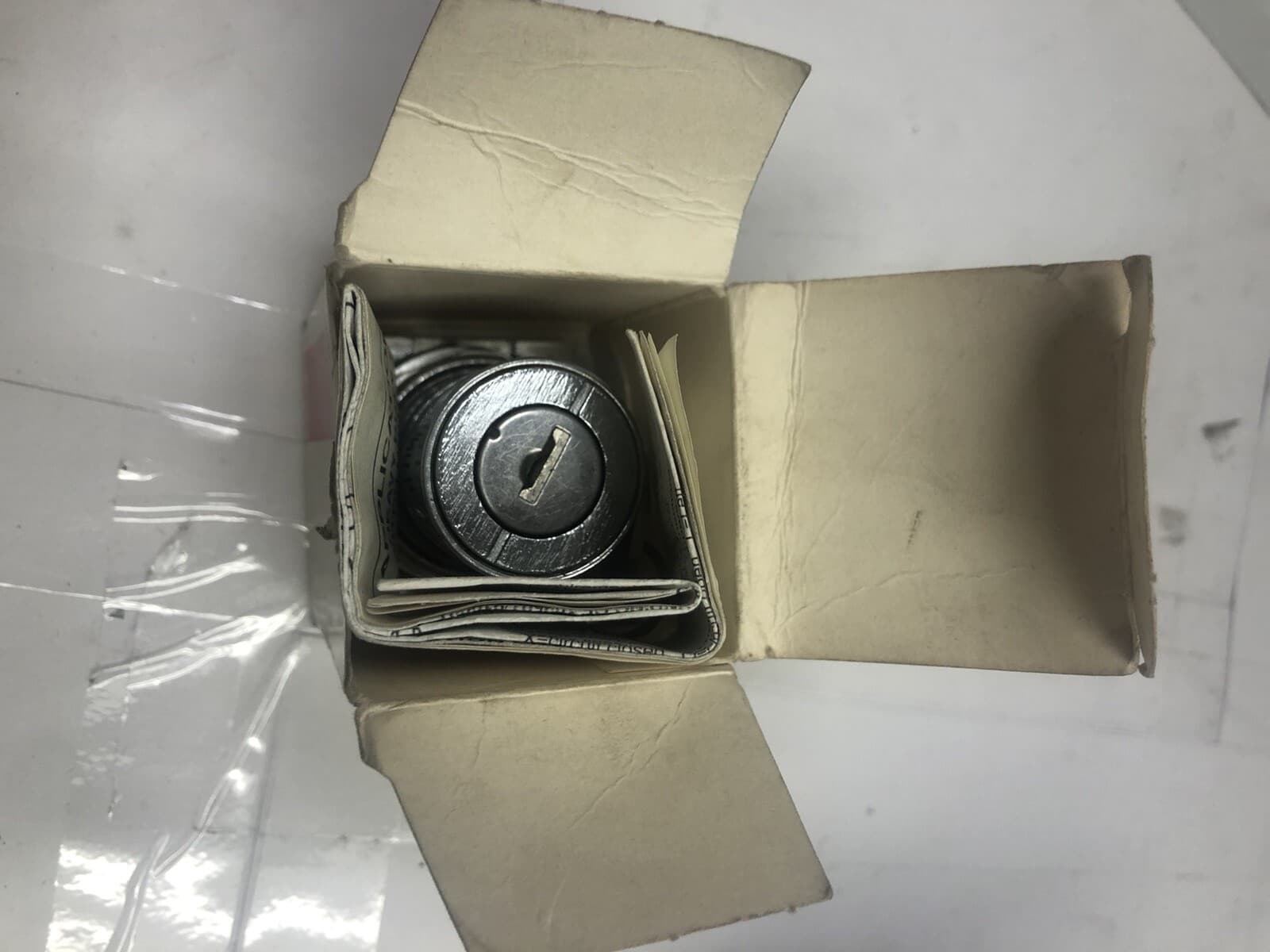 NEW CUTLER HAMMER/ 10250T15222 SELECTOR KEY SWITCH 3 POSITION SERIES A3 2