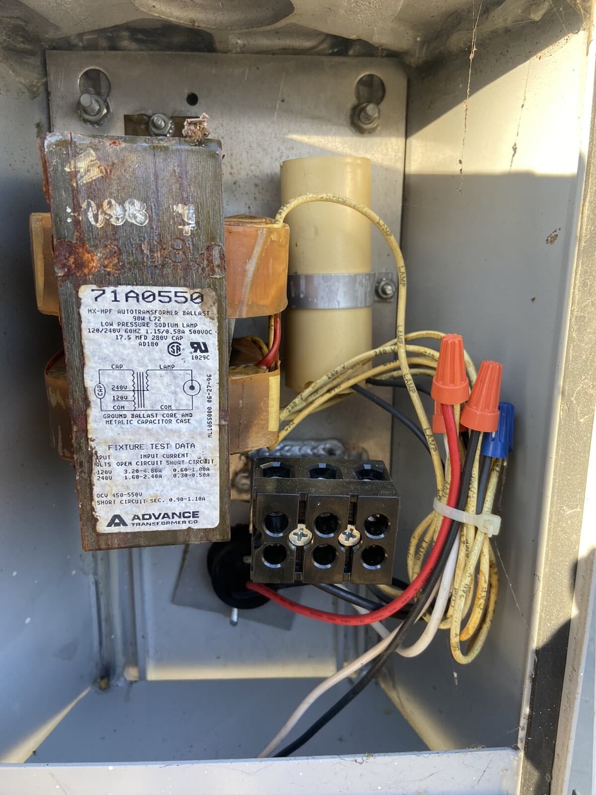 Spaulding Palomar SOX low Pressure Sodium Lamp Fixture 1 - 90 Watt LPS 3