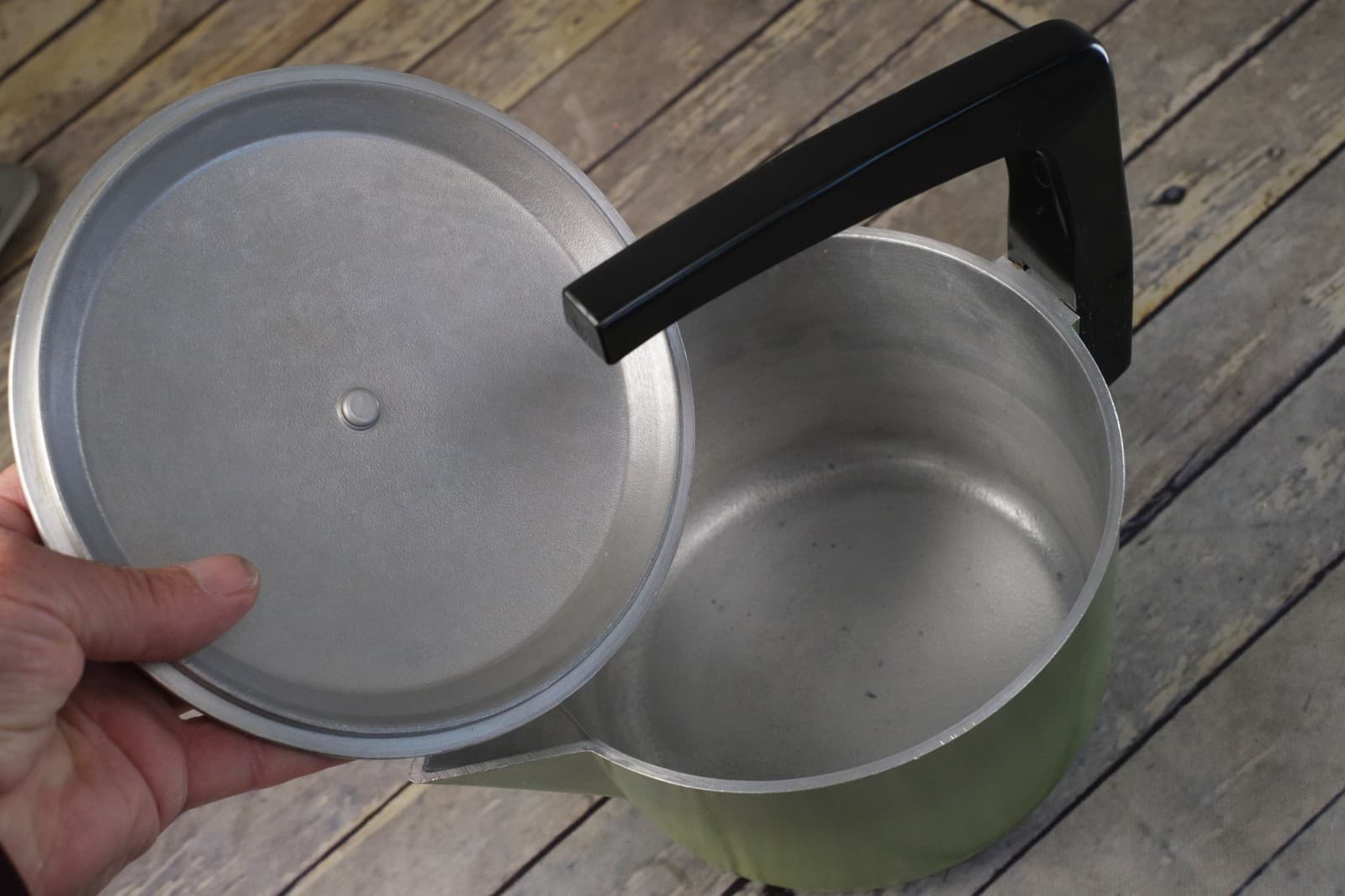 CLUB ALUMINUM Cookware Tea Kettle Pot with Lid Handle Avocado Green CLEAN Vtg 4