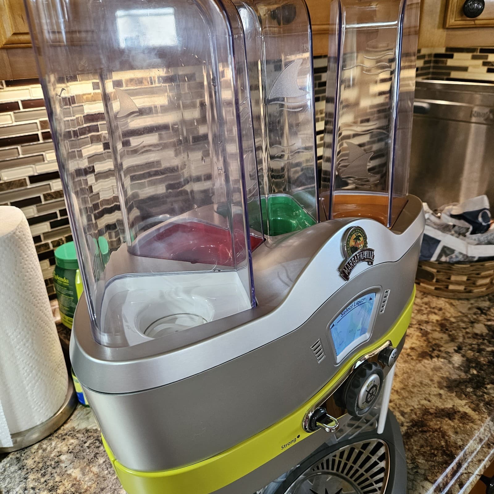 Margaritaville NBMGMD3000 Mixed Drink Maker with Padded Travel Bag! 6