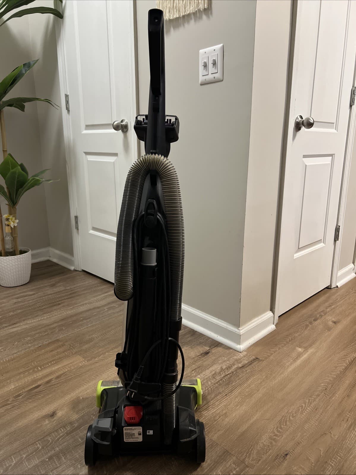 Bissell  2252 Vacuum Cleaner Used Only Once 4