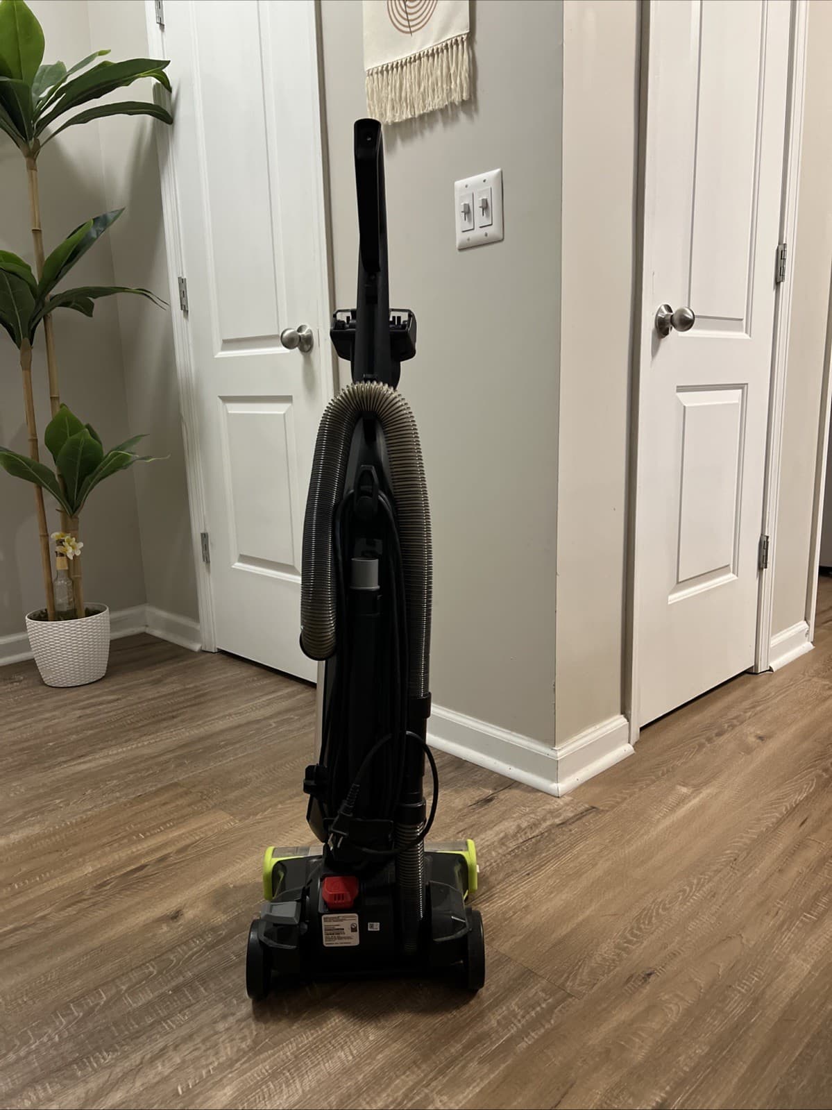 Bissell  2252 Vacuum Cleaner Used Only Once 3