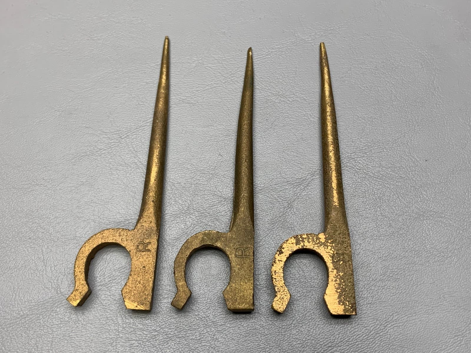 Lot of 3 - Robbins Lightning Protection Tree Drive Spike Cable Holder 2530 151 2