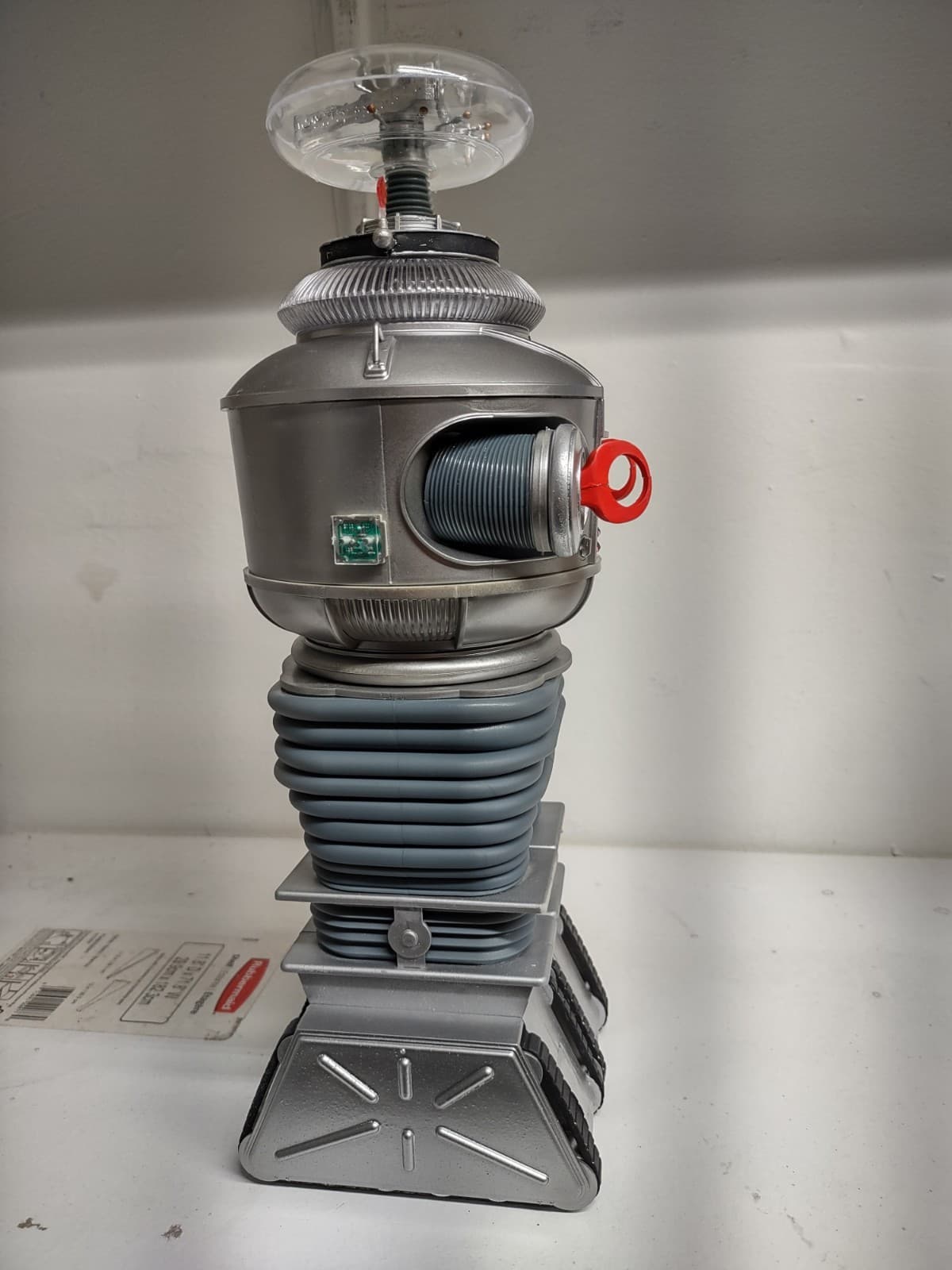 Moebius Models Robot B9 (Lost in Space) 1/6 scale (ready to display) 2