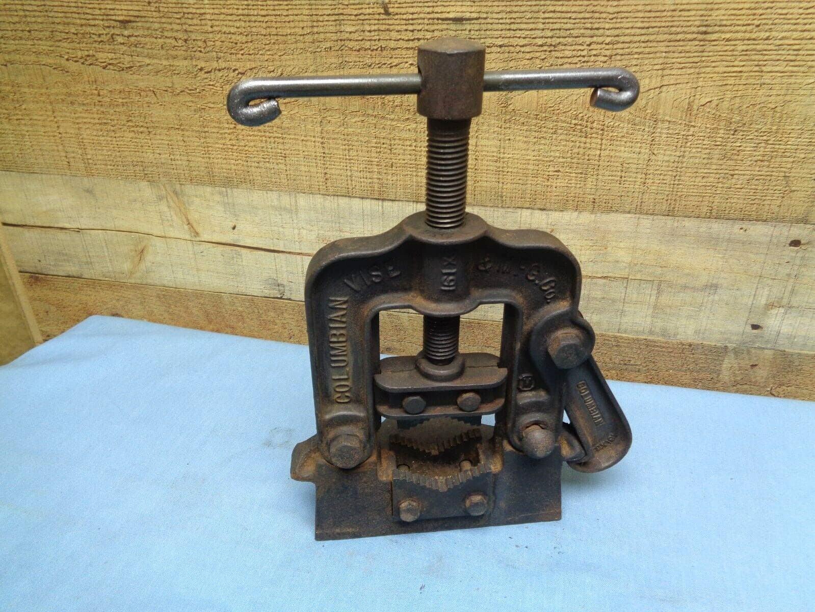 COLUMBIAN  No. 161X Bench Yoke Pipe Vise  Pipe Holding Clamp 4