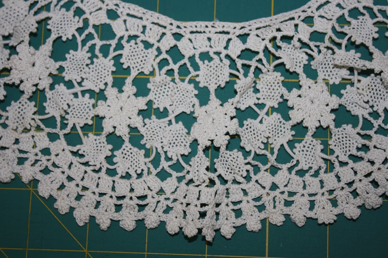 1900-20s Estate Antique Crochet 24" Circular Collar Hand Made Natural 4"w xlnt 3